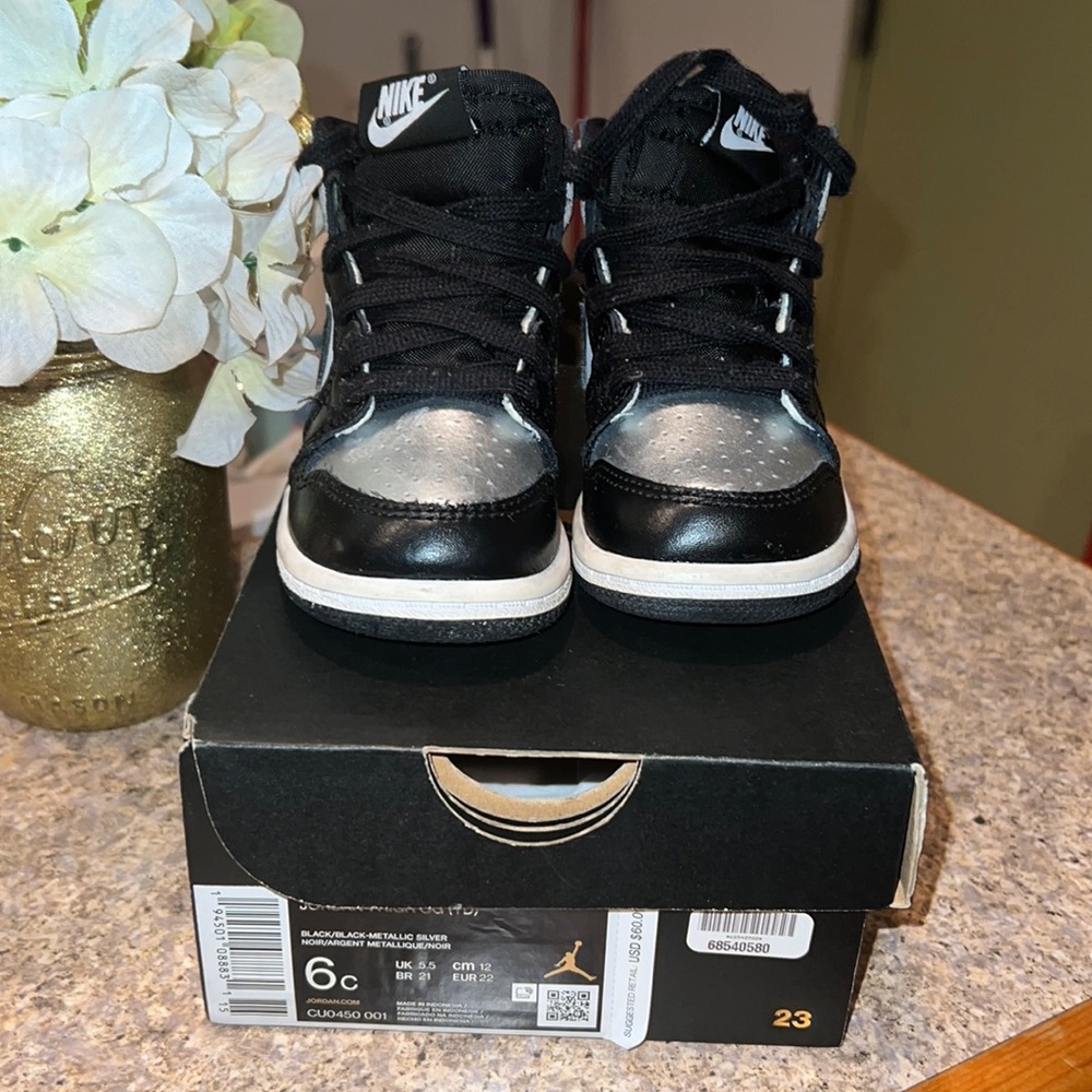 Jordan 1 High Toddler Size 6C Silver/ Black